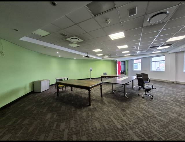 105M² OFFICE TO LET IN SUNNINGHILL
